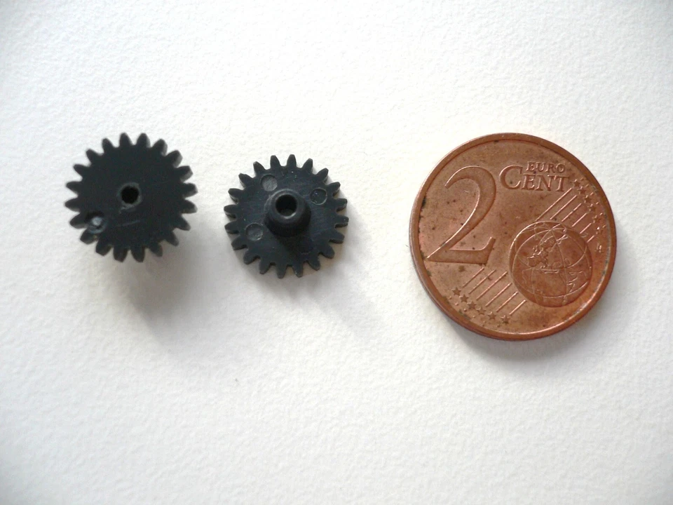 HO 2 PIGNONS  20 DENTS DIAM 10,75m M:0,5 diamètre axe:1,75mm DE MARQUE JOUEF . - Photo 1/1