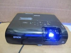 Epson PowerLite 77C Projector 2200 ANSI Lumens 692 Lamp Hours - Picture 1 of 10