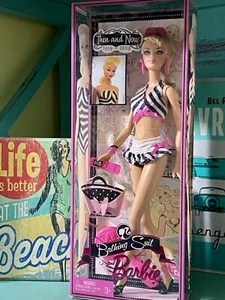 Nuevo en caja Traje de baño Barbie entonces y ahora 1959-2009 edición especial P6508 - Imagen 1 de 12