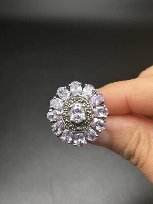 Anillo de plata de ley con flores de marcasita circonita cúbica púrpura 0,925 talla 6,75 Foto 1 de 4