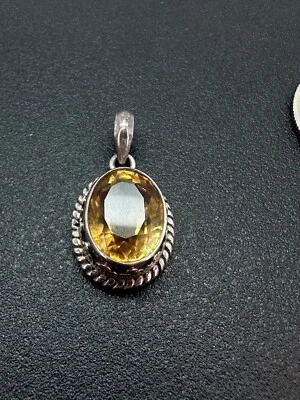 "Colgante citrino vintage de plata de ley de 1 1/8"" de alto"  Foto 1 de 4