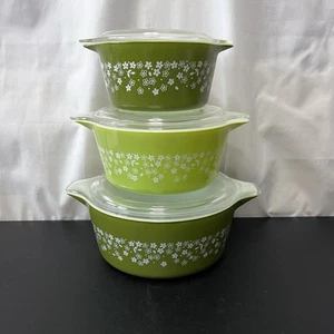 Vintage Pyrex Limetten Frühlingsblüten Kasserolle Set mit Deckel (6 Stück) 474, 472, 471 - Bild 1 von 18