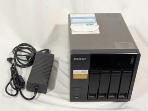 Serveur NAS QNAP TS-453A 4 baies + lecteur numérique Western 3 To - 4 Go de RAM. - Photo 1/18