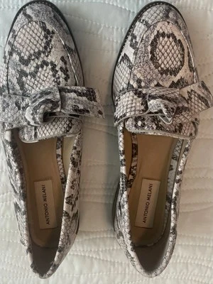 Mocasín de cuero para mujer Antonio Melani Darlene sin cordones estampado animal 7,5 M Foto 1 de 4