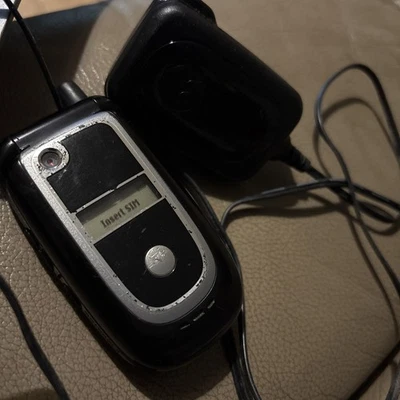 Vintage Motorola V235 . Good Condition. Orange Network - Image 1 of 4