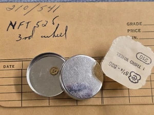2 x New Tavennes 525 Wristwatch 3rd Wheel Lot 210/541 - NFT - Watchmaker Parts - Picture 1 of 1