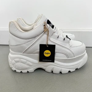 Zapatillas de plataforma gruesas de cuero blanco Buffalo. Blanco. UK 7.5 / EU 41. - Imagen 1 de 7