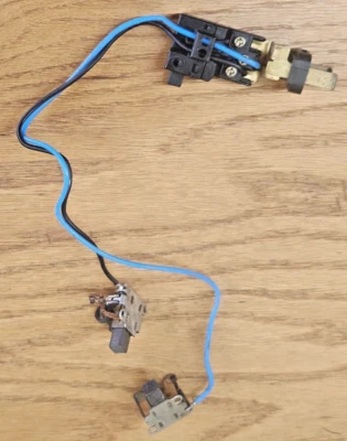 ДЕТАЛИ: беспроводная пила Bosch 1662-(060166C326) 18 В, 2610997469 ВКЛ-ВЫКЛ ПЕРЕКЛЮЧАТЕЛЬ - Изображение 1 из 4