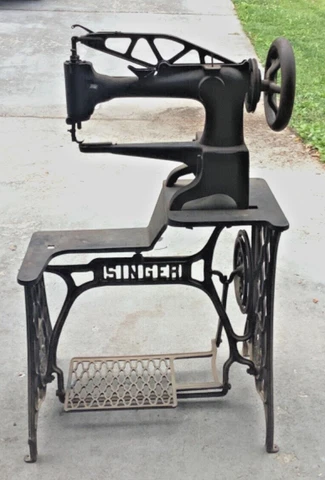 1898 Singer Model 29-4 Leather Stiching Treadle Sewing Machine All Original Cover
