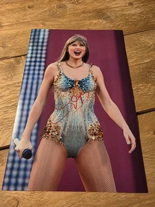 TAYLOR SWIFT - foto firmata circa 20x30 cm + certificato di autenticità - Foto 1 di 2