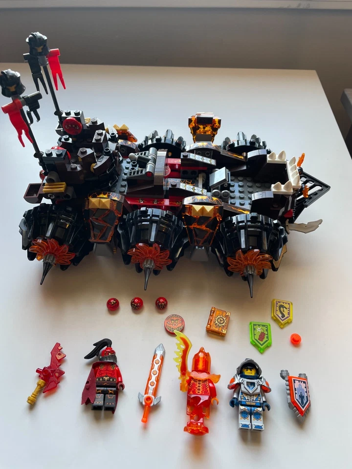 LEGO NEXO KNIGHT: 70321 General Magmar’s Siege Machine of Doom 100% COMPLETO Foto 1 de 4