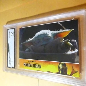 BABY YODA THE CHILD 2019 STAR WARS THE MANDALORIAN DISNEY GRADED 10 L@@K U - Bild 1 von 2