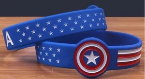 2 Pezzi Bracciale Silicone Capitan America Blu Cartone Animato Marvel Braccialetto Superh - Foto 1 di 1
