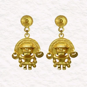 Figura antropomórfica chapada en oro de 24 K con pendientes colgantes de diadema - Imagen 1 de 4