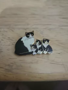 Vintage FISH ENTERPRISES Enamel Pin Brooch Mother and Kittens - Picture 1 of 6