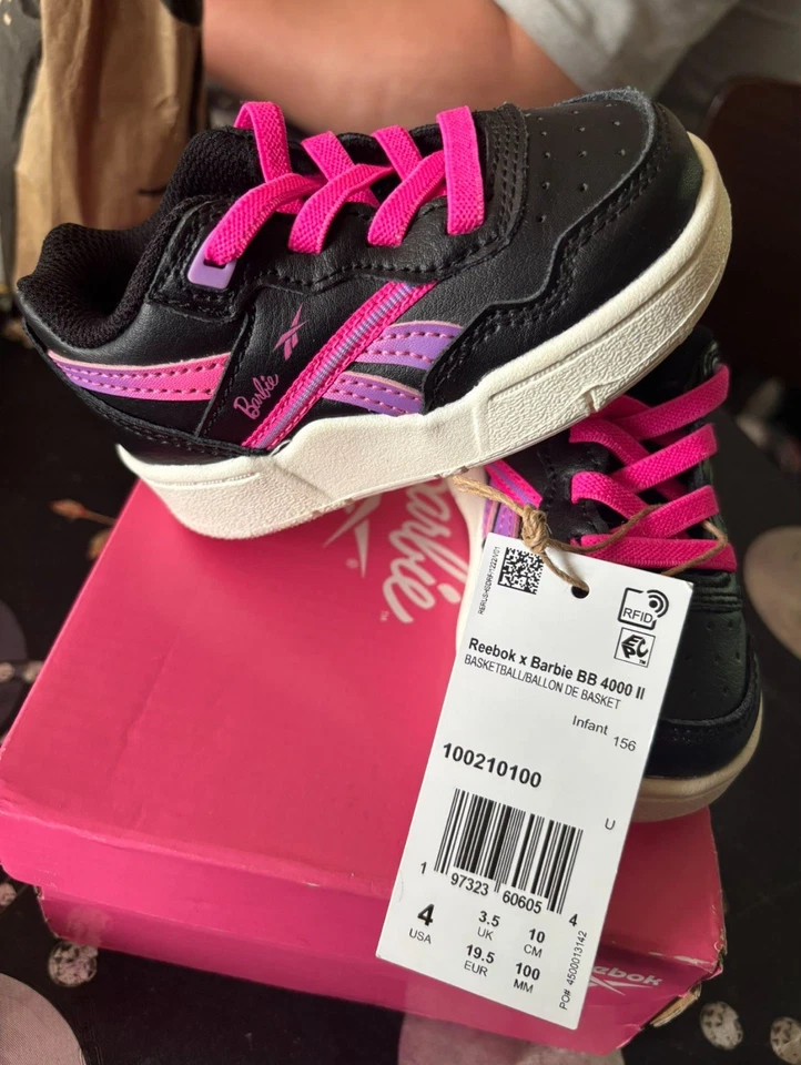 Zapatillas Reebok Barbie para niños pequeños talla 4 Foto 1 de 1