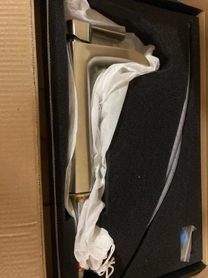 Grifo de fregadero y cascada de vidrio Vigo VGT1061 Giovanni 17" en níquel cepillado Foto 1 de 4