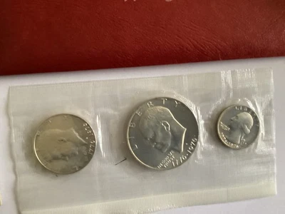 UNITED STATES BICENTENNIAL SILVER UNCIRCULATED SET 1776-1976 - Image 1 of 2