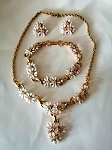 Flower Motif Jewelry Set Necklace, Earrings, Bracelet - Picture 1 of 9