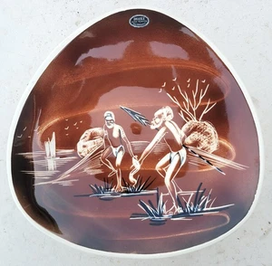 DIANA POTTERY ARUNTA CENTRAL AUST. HAND PAINTED FOOTED TRIANGULAR SHALLOW BOWL - Picture 1 of 7