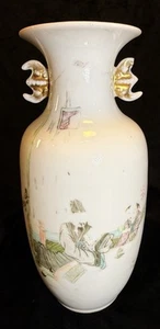 Chinese porcelain vase, likely from the Famille Rose style - Picture 1 of 6