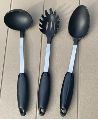 Cuchara para servir Pyrex cucharón tenedor de pasta nailon acero inoxidable con mango negro Foto 1 de 4