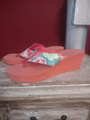 Nueva chancla de cuña Pretty Florals talla Avon (9/10) Foto 1 de 4