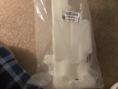 Replacement Window Fluid Tank For 2000 Chevrolet Silverado 1500 - Image 1 of 3