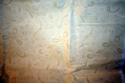 TECIDO 100% ALGODÃO TOM SOBRE TOM PAISLEY EM BRONZEADO - Imagem 1 de 3