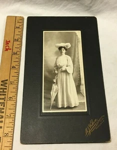 Kabinettkarte Foto Portrait Viktorianische Frau Hut Regenschirm Antoinette Lebrecht s/w - Bild 1 von 10