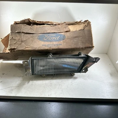 New OEM D3MB15A205AB Ford 1973-75 RH Turn signal Parking Light Assembly Bronco - Image 1 of 4