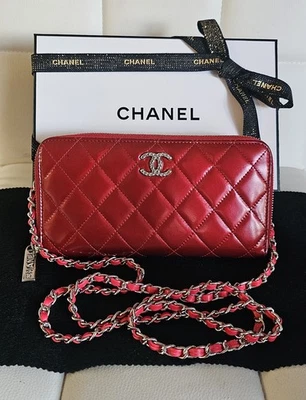 Carteira CHANEL vermelha de couro envernizado acolchoada com zíper ao redor com caixa e certificado de autenticidade (personalizada) - Imagem 1 de 4