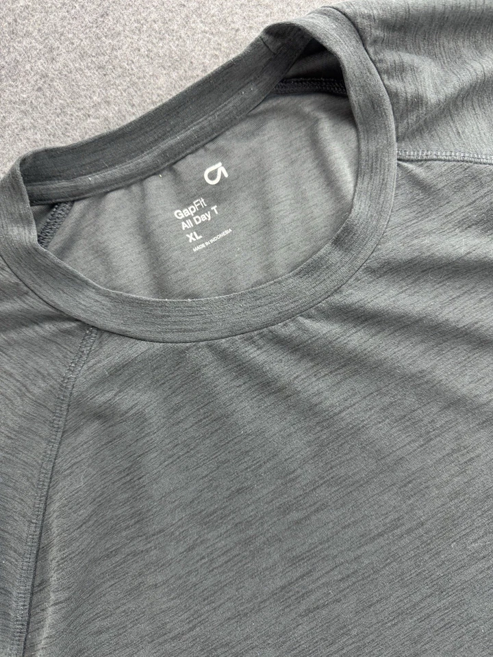 Camiseta de rendimiento Gap para hombre ropa deportiva ajuste hueco todo el día talla XL carbón Top Foto 1 de 4