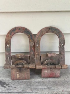 Antique Original Rusty Horseshoe U Shaped Matched Pair Barn Door Rollers Hangers - Picture 1 of 12