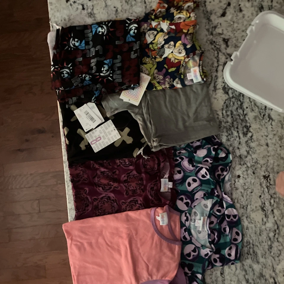 Lularoe 女孩上衣衬衫 Gracie 尺码 8 全新带标签 Disney Jack 7 矮人 — 第 1/1 张图片