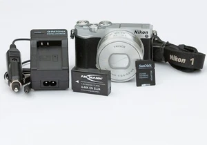 Nikon J5 fotocamera digitale argento + Nikkor 10-30 mm F3.5-5.6 VR - Foto 1 di 10