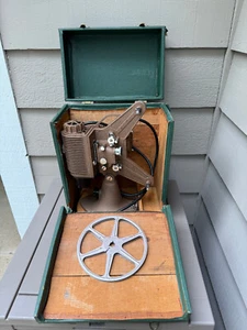 Vintage Universal Cinematic P-750 Film Projector w/ Case & Reel WORKS - Picture 1 of 11