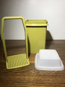 Vintage Tupperware #1330-7 Classic Pickle Keeper in Avocado Green Color - Picture 1 of 5