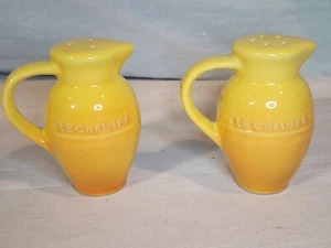 LE CREUSET Salt & Pepper Pitcher-Shaped Shakers Yellow Ombre, NICE! - Picture 1 of 9