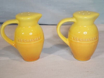 Coctelera en forma de jarra de sal y pimienta de gres Le Creuset amarillo ombre, ¡BONITA! Foto 1 de 4