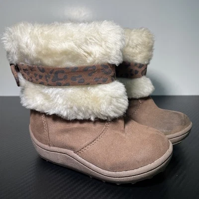 Botas de gamuza y ribete de piel sintética marrón talla 6 Faded Glory estilo esquimal Foto 1 de 4