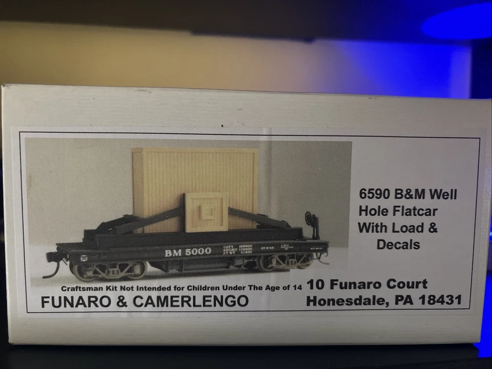 HO Funaro & Camerlengo #6590 B&M Well Hole Flat Car W/load Kit - Image 1 of 1