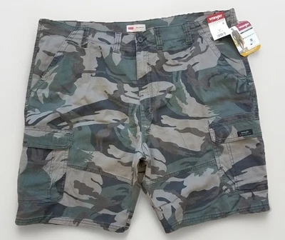 Wrangler mens camo cargo shorts size 46 relaxed fit green brown - Image 1 of 4
