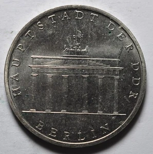 1971 Ddr East Germany 5 Mark Brandenburg Gate - Picture 1 of 2