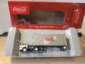 Tractor Ford C Athearn #8241 Diet Coca-Cola con remolque para cachorros de 28' plateado escala 1:87 - Imagen 1 de 7