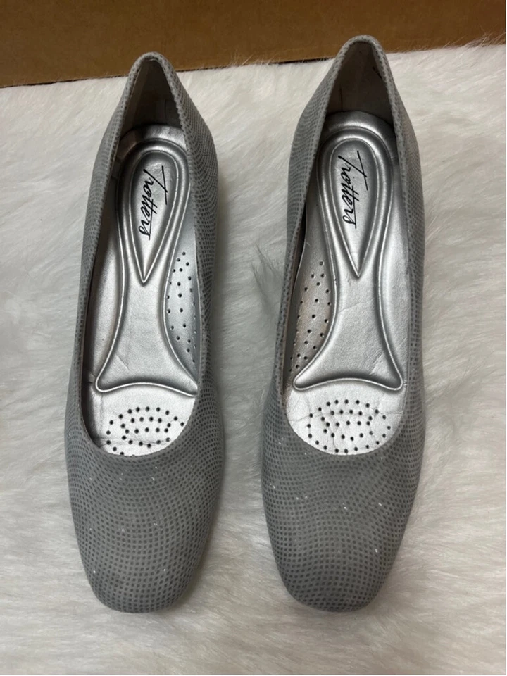 Trotters Lauren 浅灰色楔形休闲鞋女式 8.5 M 码 — 第 1/4 张图片