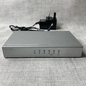 ZyXEL GS-105B v3 5-port Desktop Gigabit Ethernet Switch Advance connect and play - Picture 1 of 6