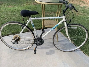 Trek Multitrack 700 Bike ................ - Picture 1 of 13