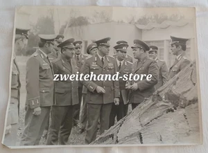 großes Foto mit NVA Offiziere und Sowjet Offiziere - 1976 - Bild 1 von 2