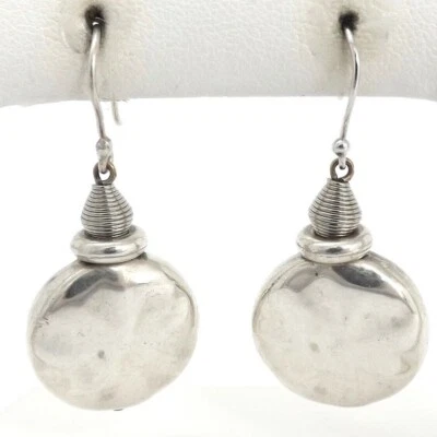 Brincos pendurados de prata esterlina com gancho de disco martelado inchado de ródio - Imagem 1 de 4